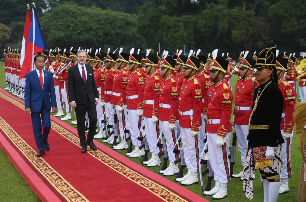 Presiden Jokowi Terima...