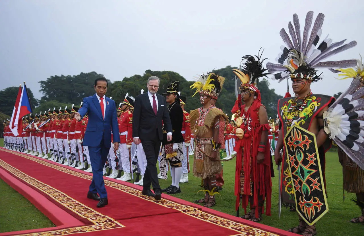 Presiden Jokowi Terima...