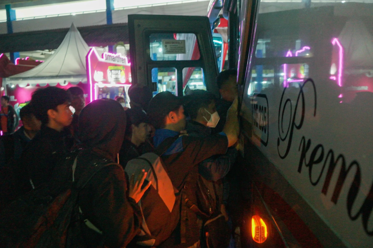 Pemudik Pilih Berangkat...