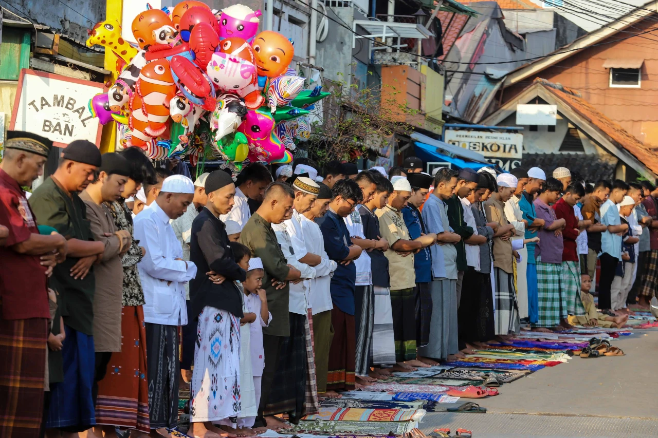 Ribuan Umat Muslim Gelar...