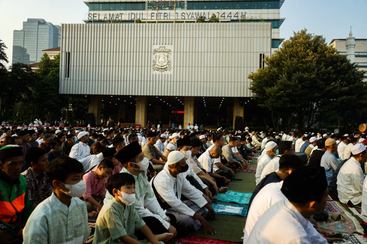 2000 Jamaah Sholat Idul...