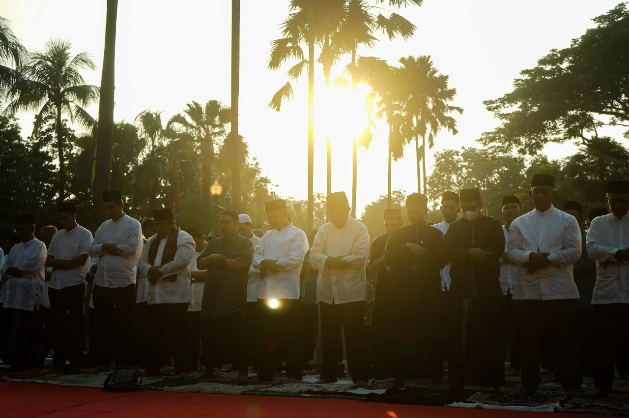 2000 Jamaah Sholat Idul...