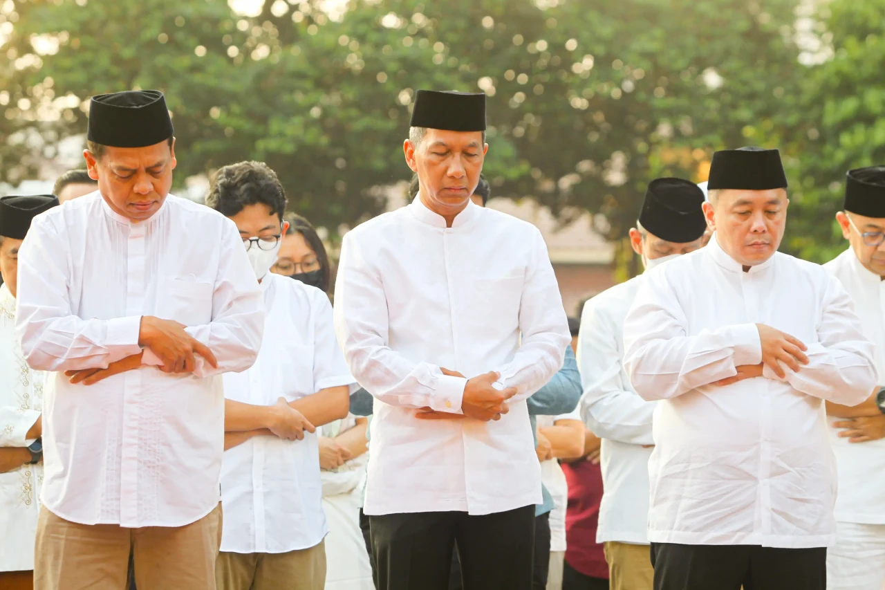 2000 Jamaah Sholat Idul...