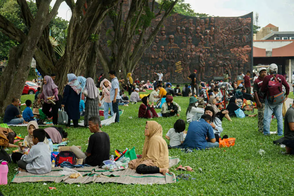Hari Kedua Lebaran,...