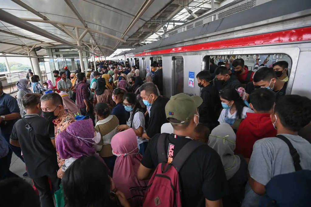 Sesak Penumpang KRL...