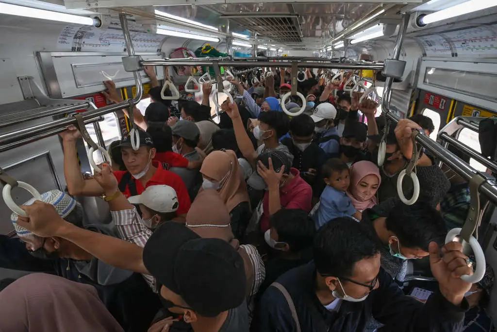 Sesak Penumpang KRL...