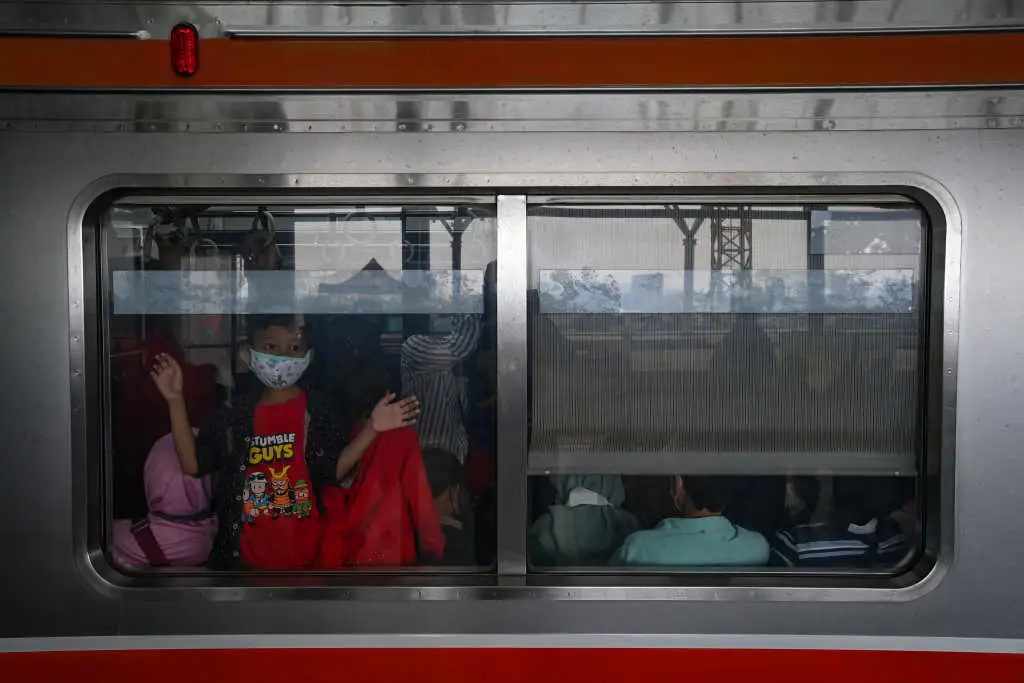 Sesak Penumpang KRL...