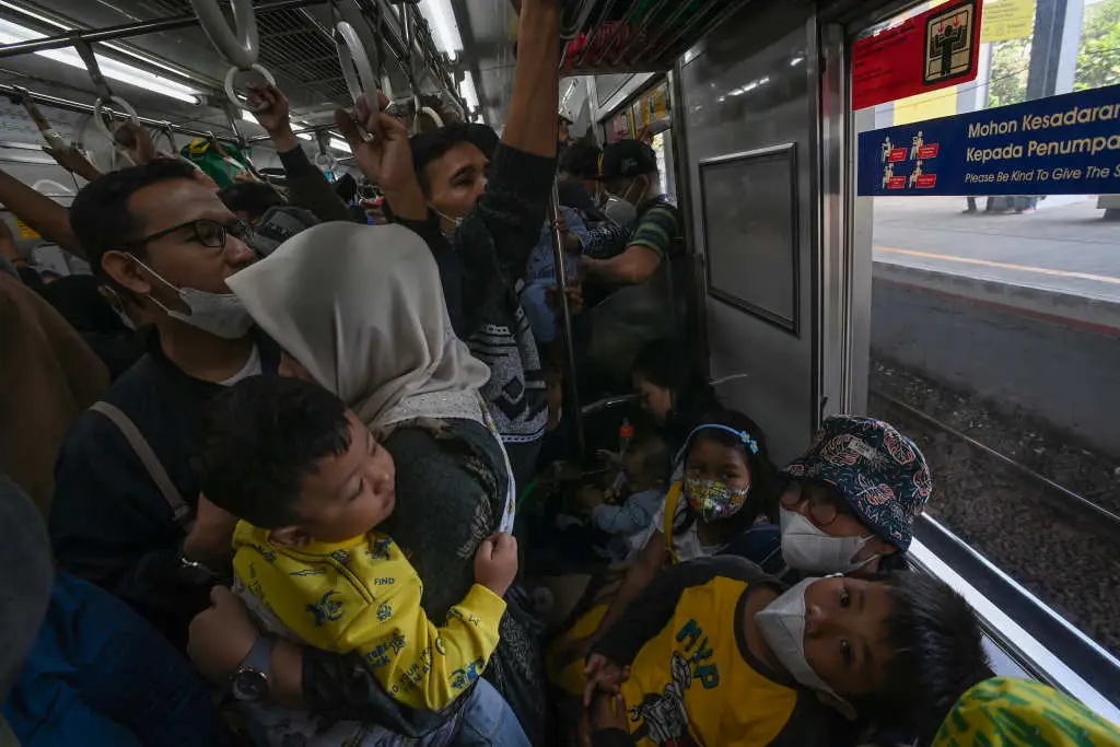 Sesak Penumpang KRL...