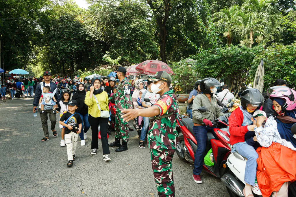Macet Parah, Ratusan...