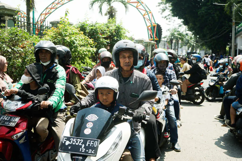Macet Parah, Ratusan...