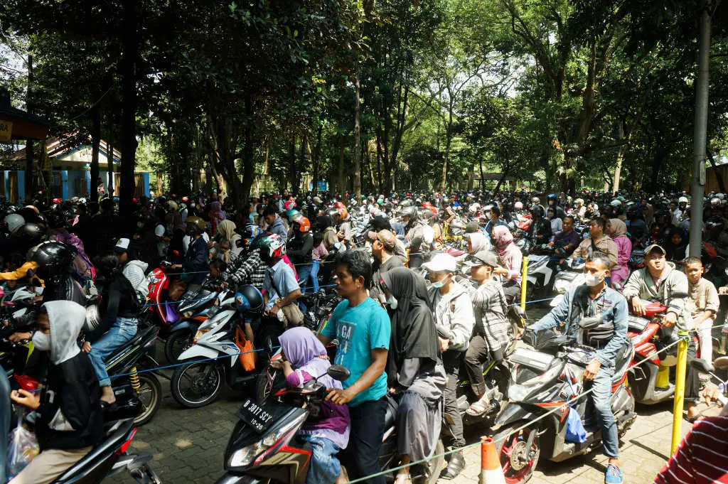Macet Parah, Ratusan...