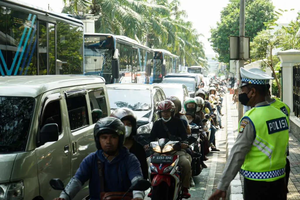 Macet Parah, Ratusan...