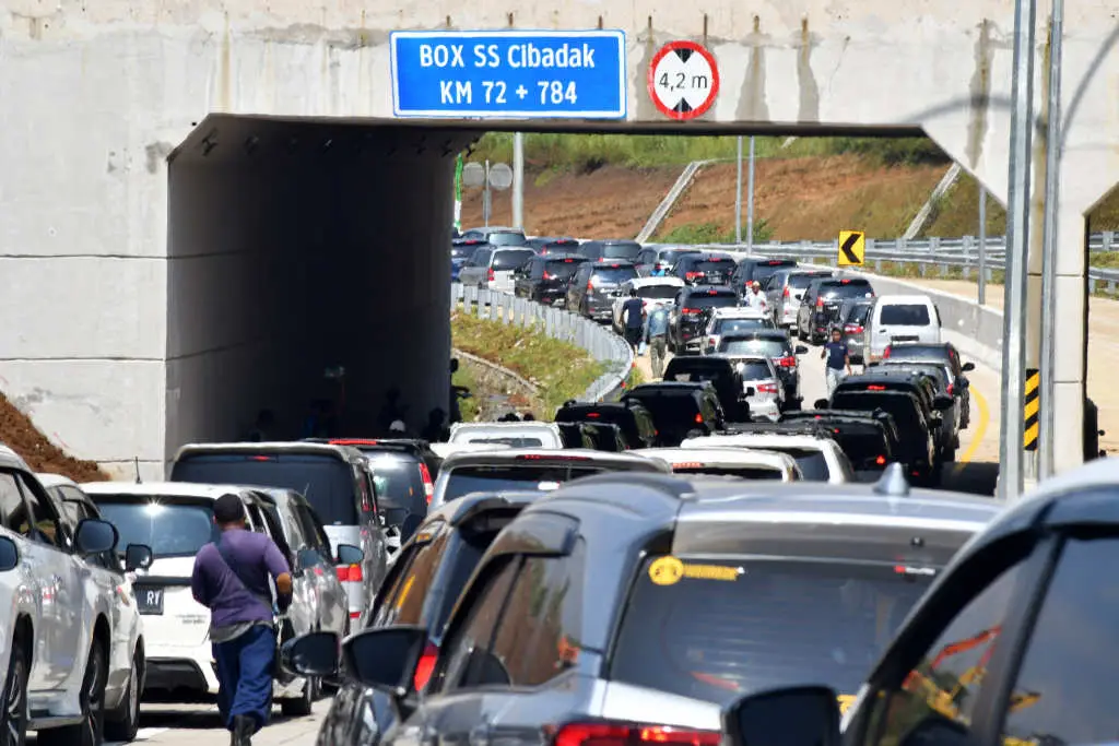 Padat Merayap Kendaraan...
