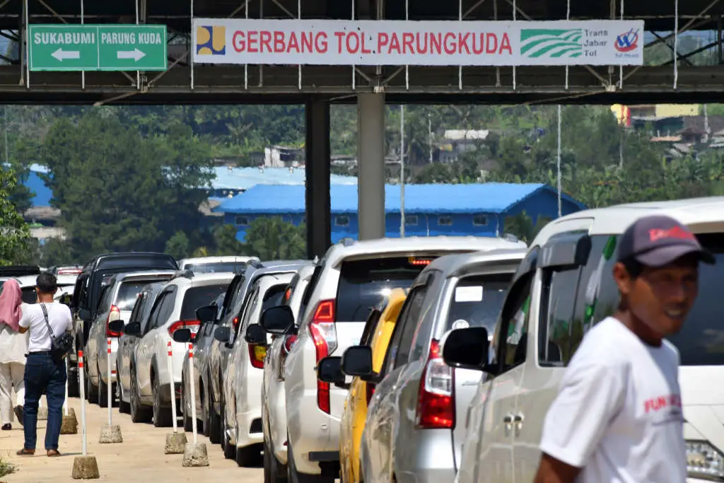 Padat Merayap Kendaraan...