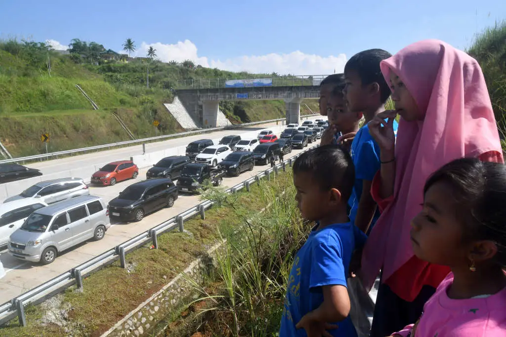 Padat Merayap Kendaraan...