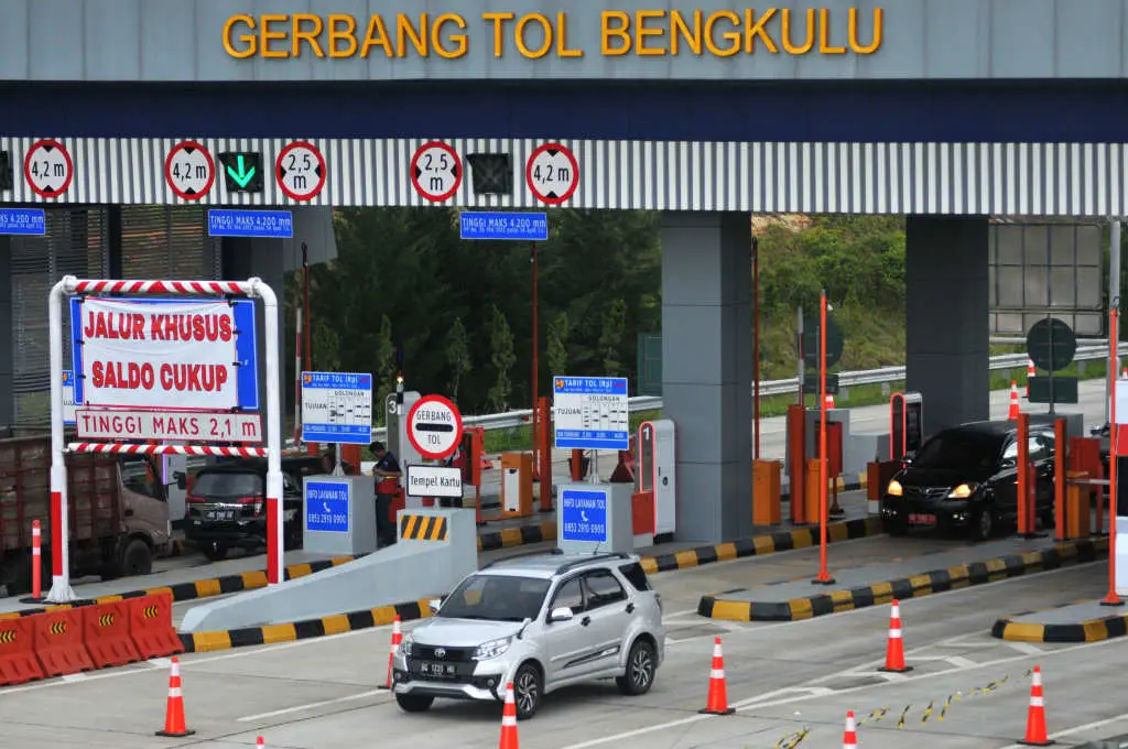 Arus Balik di Tol Trans...