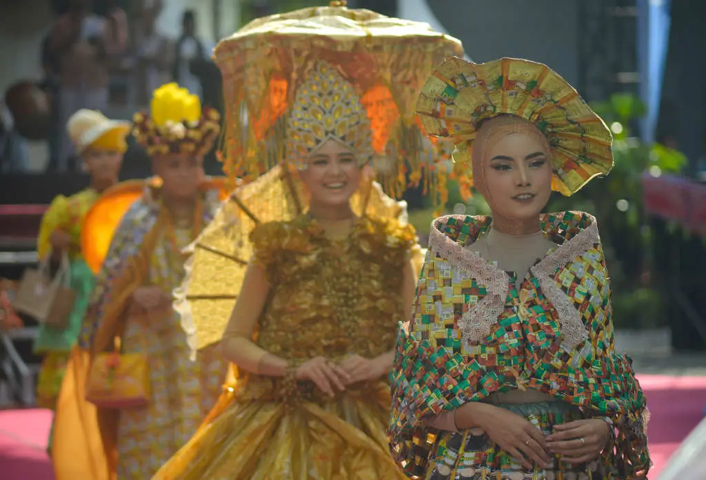Fesyen Show Busana Daur...