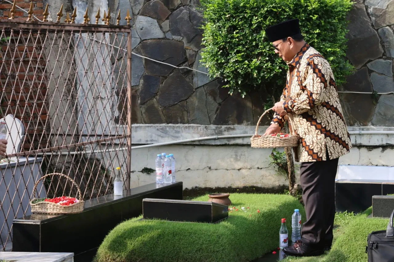 Momen Prabowo Ziarah...