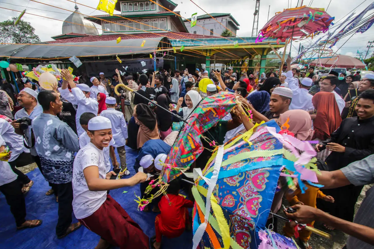 Tradisi Lebaran Suku...