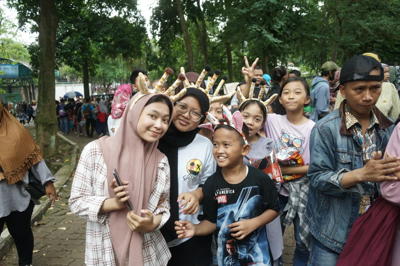 Ribuan Pengunjung Padati...