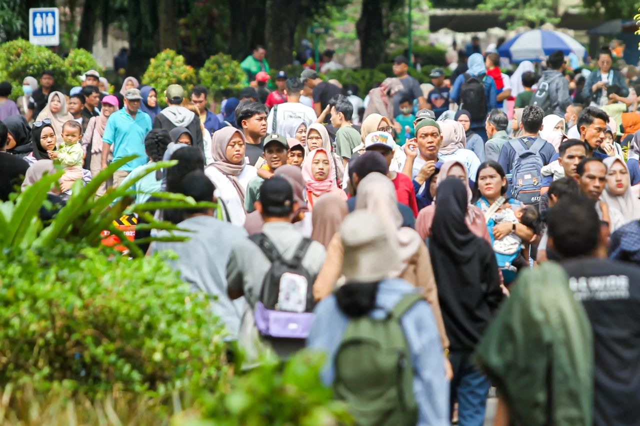 Ribuan Pengunjung Padati...