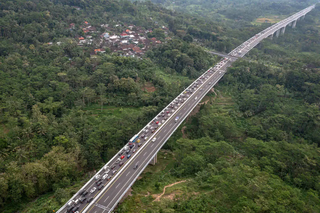 Arus Balik Tol Semarang...
