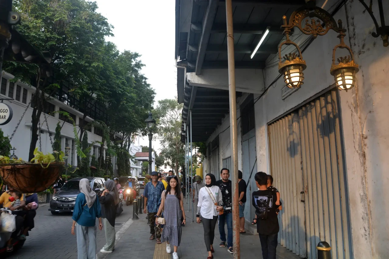 Menikmati Kota Lama...