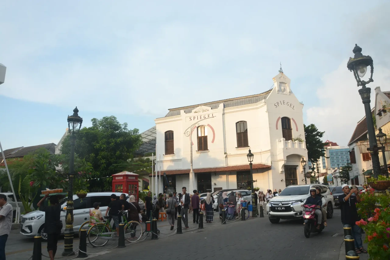 Menikmati Kota Lama...