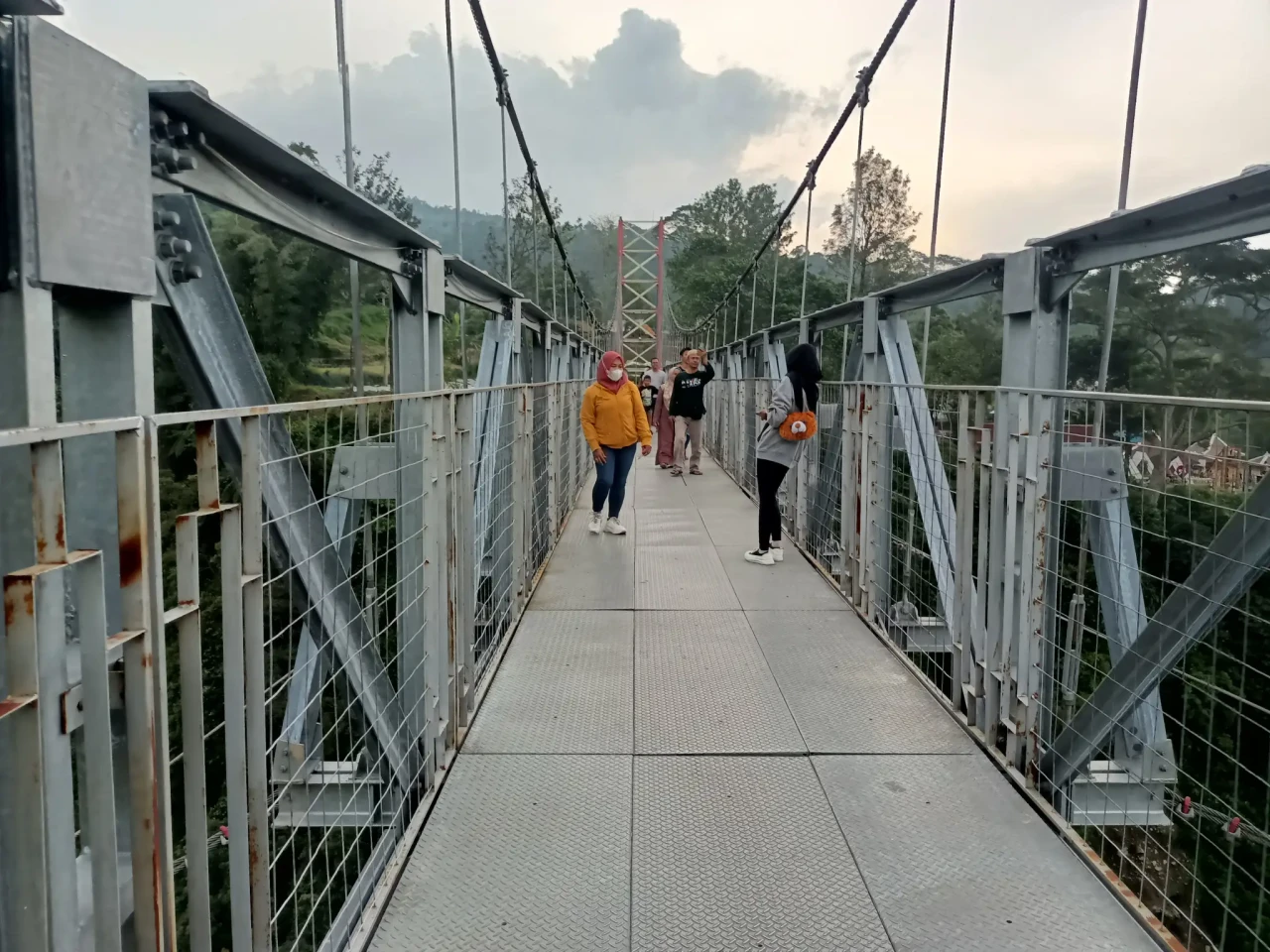 Jembatan Gantung Girpasang...