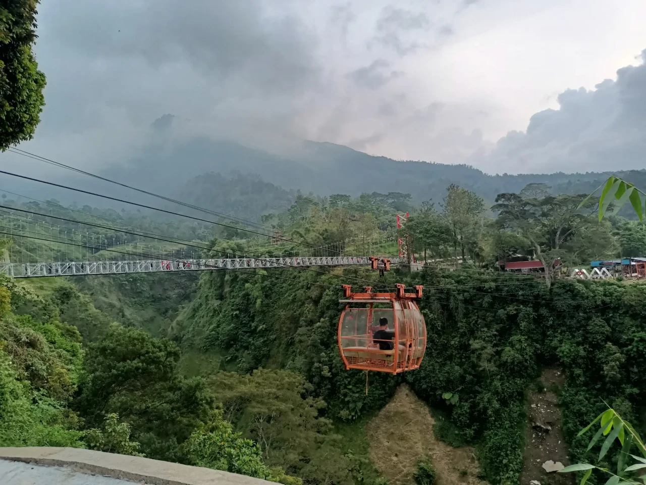 Jembatan Gantung Girpasang...
