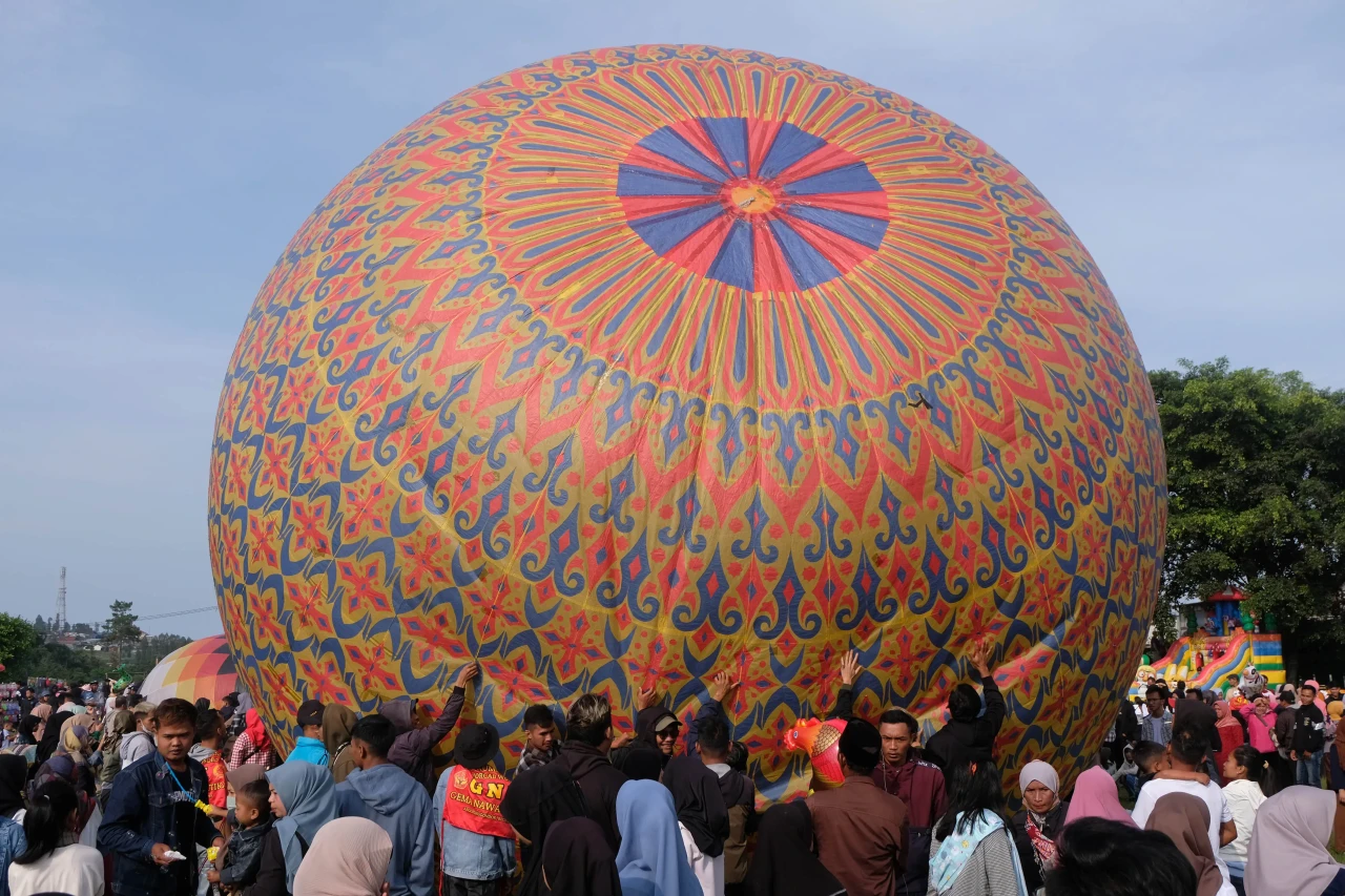 Penerbangan Balon Udara...