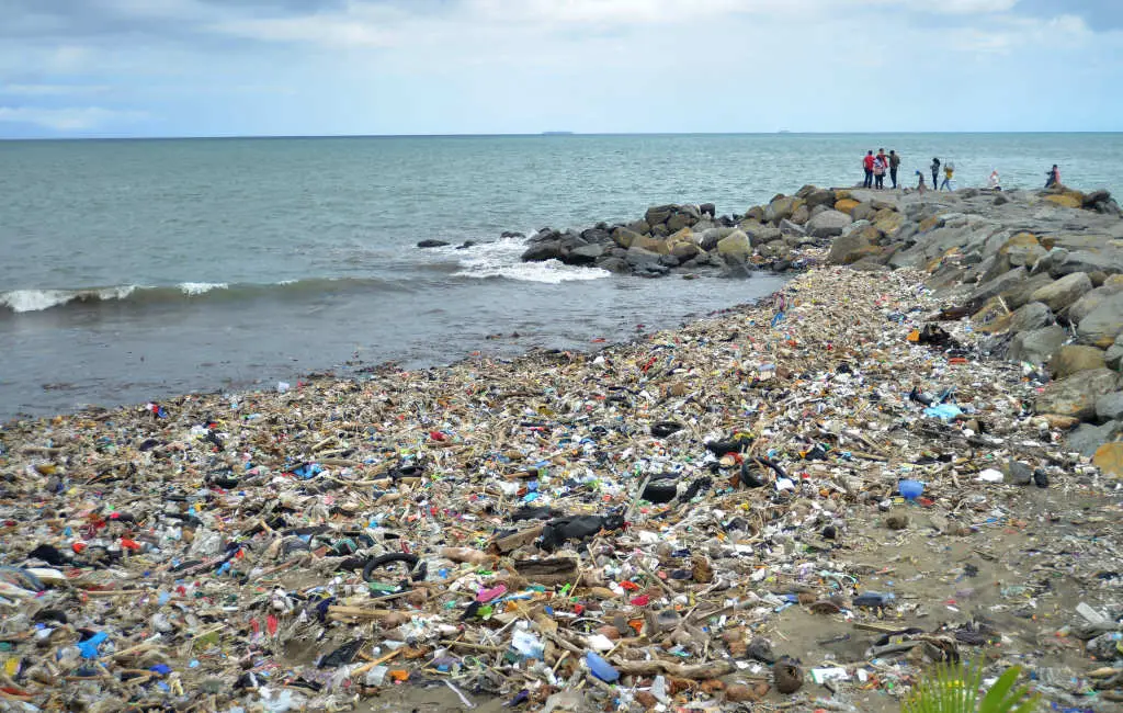 Tumpukan Sampah Cemari...