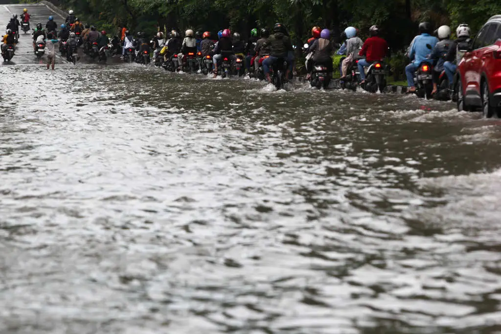 Banjir Terjang Kota...