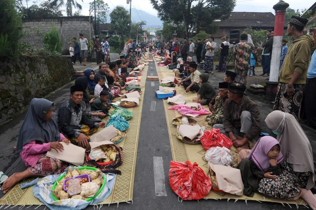 Melihat Tradisi Kenduri...