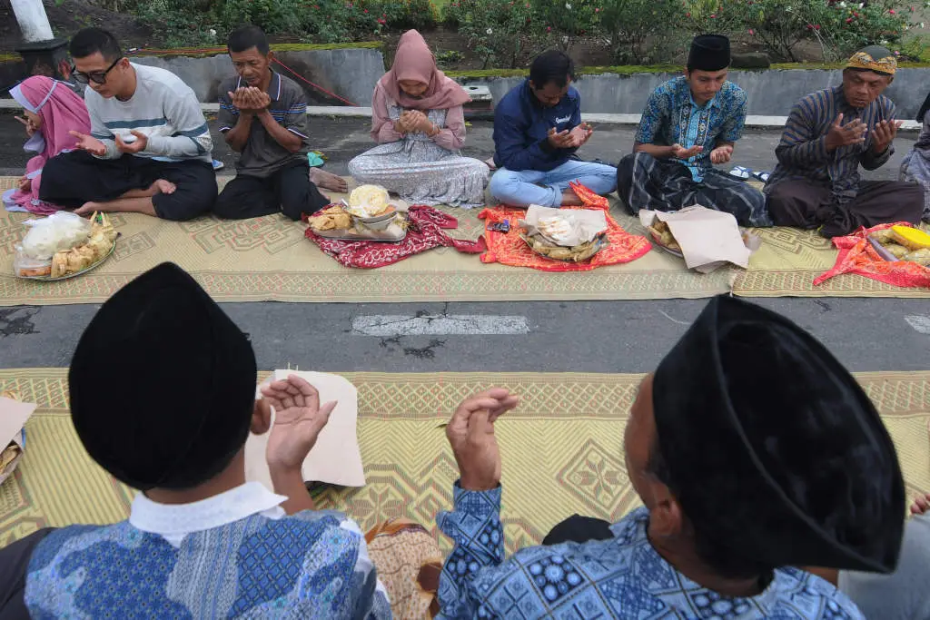 Melihat Tradisi Kenduri...
