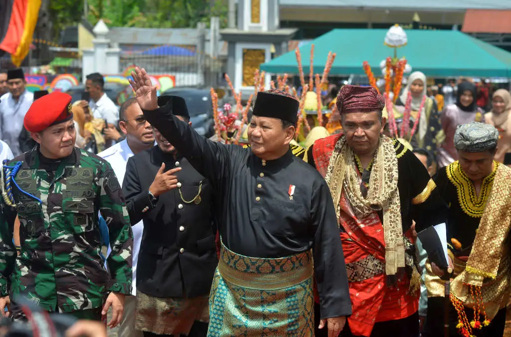 Menhan Prabowo Kunjungi...