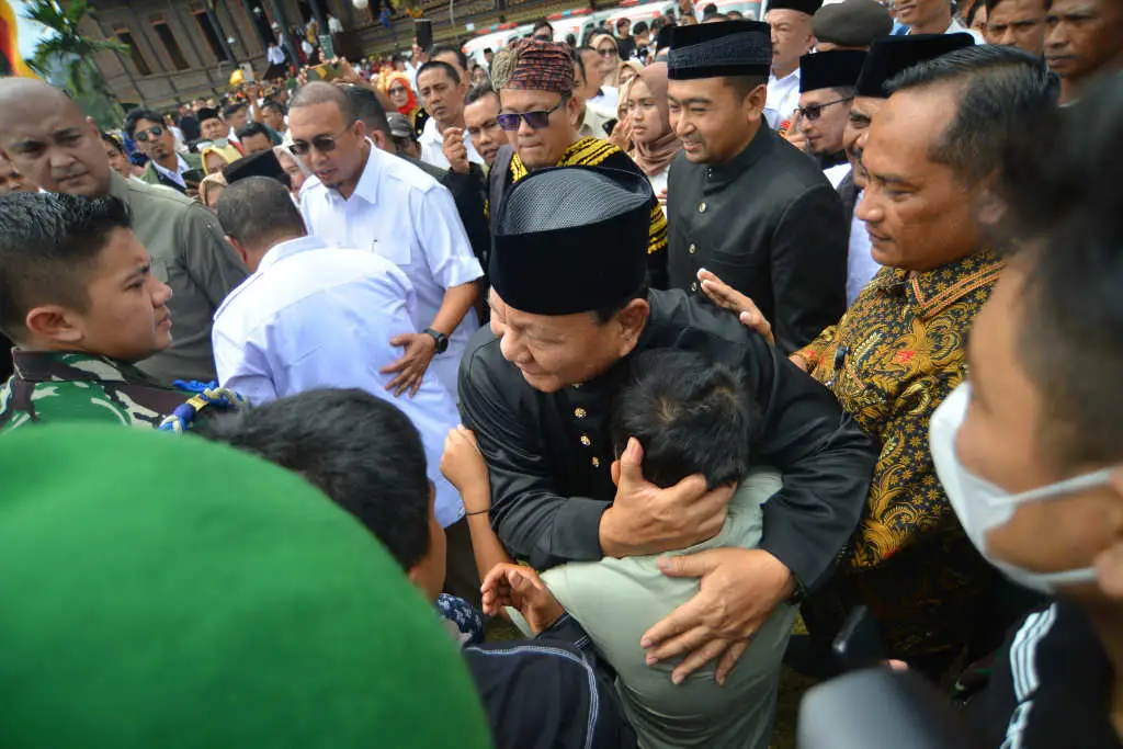 Menhan Prabowo Kunjungi...