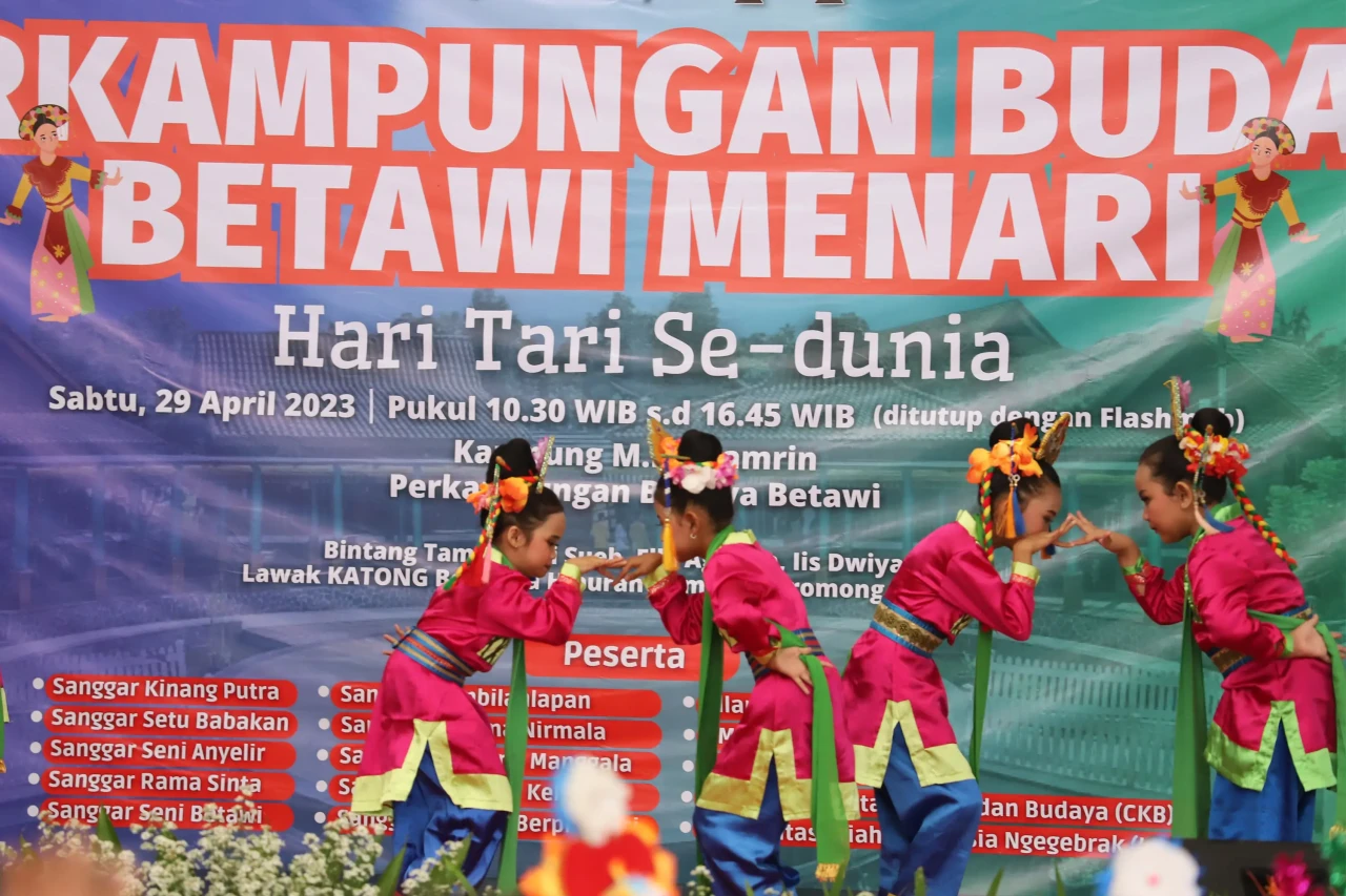 Memperingati Hari Tari...