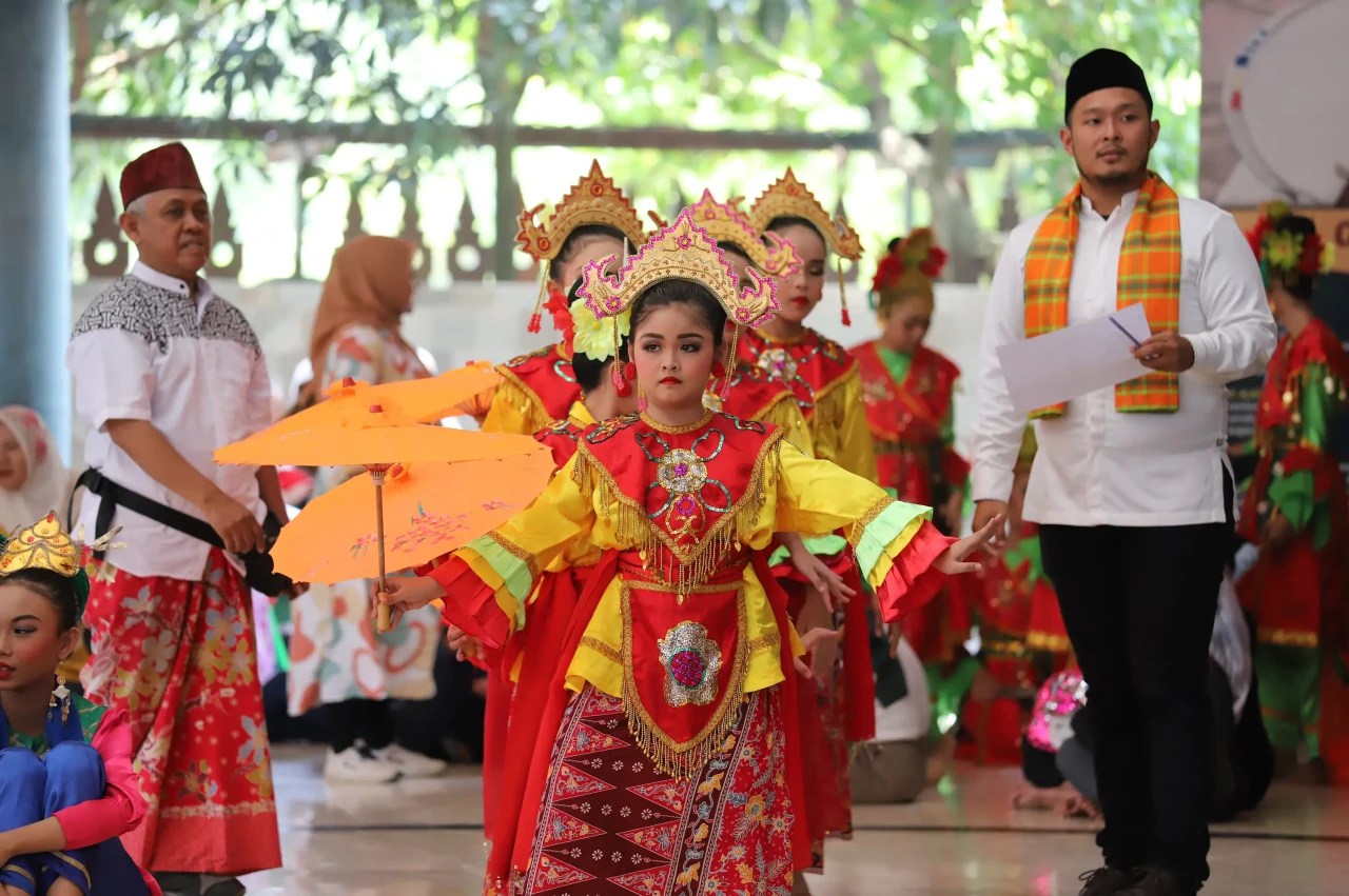 Memperingati Hari Tari...