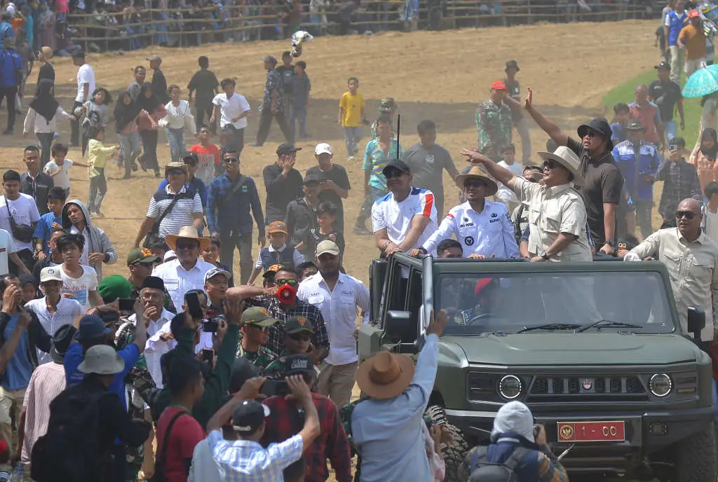 Naik Kendaraan Maung...