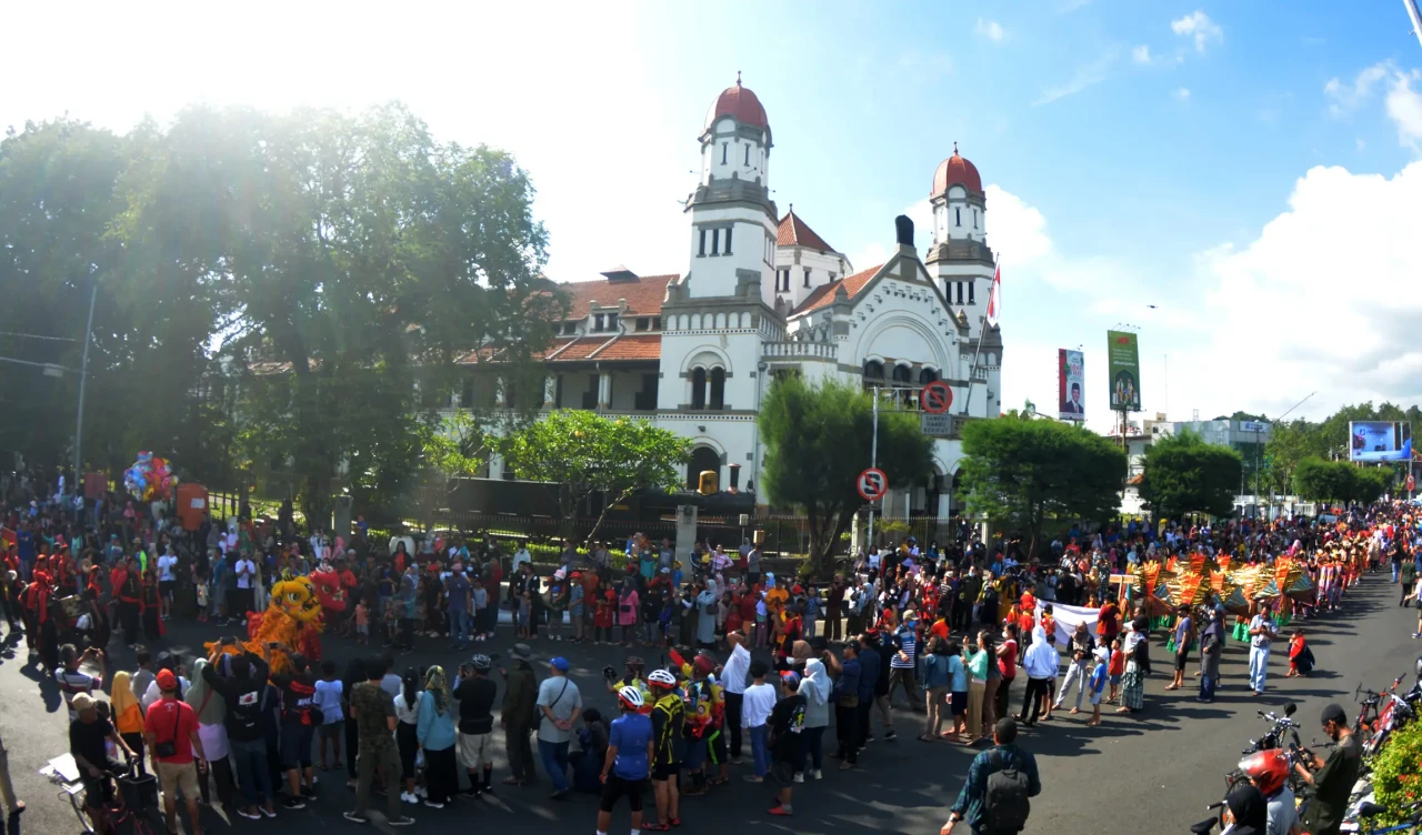 Potret Kemeriahan Karnaval...