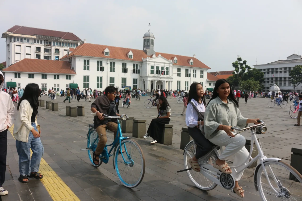 Akhir Libur Panjang,...