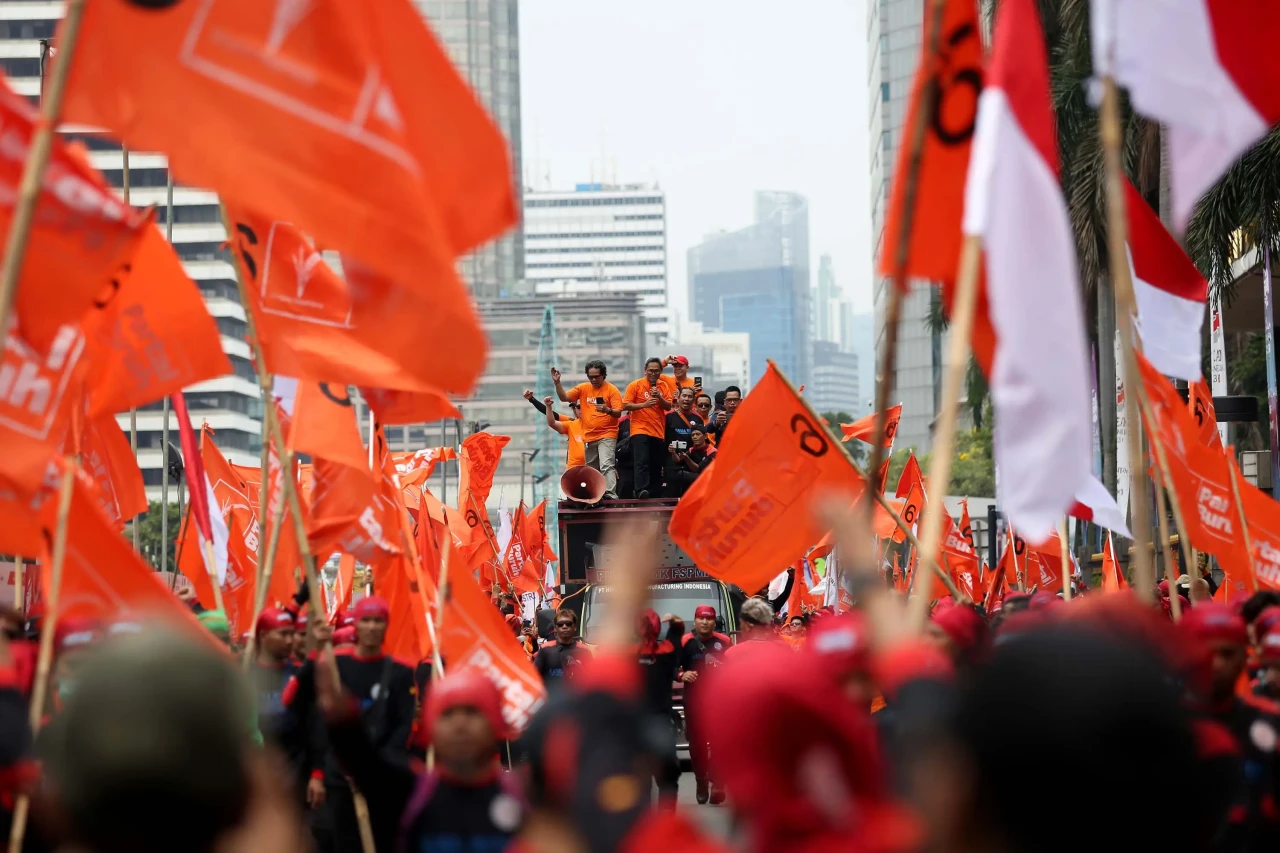 Serikat Buruh Gelar...