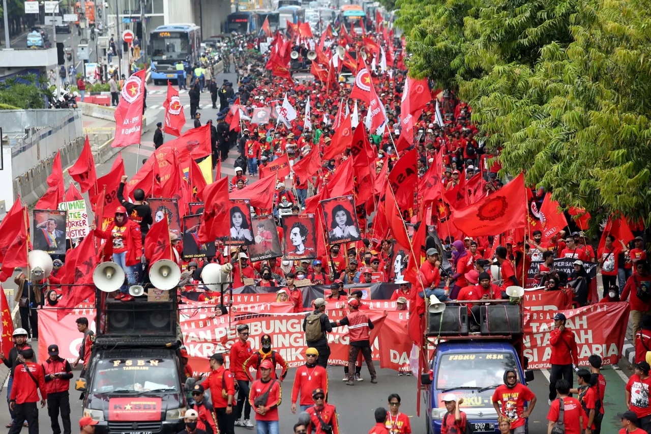 Serikat Buruh Gelar...