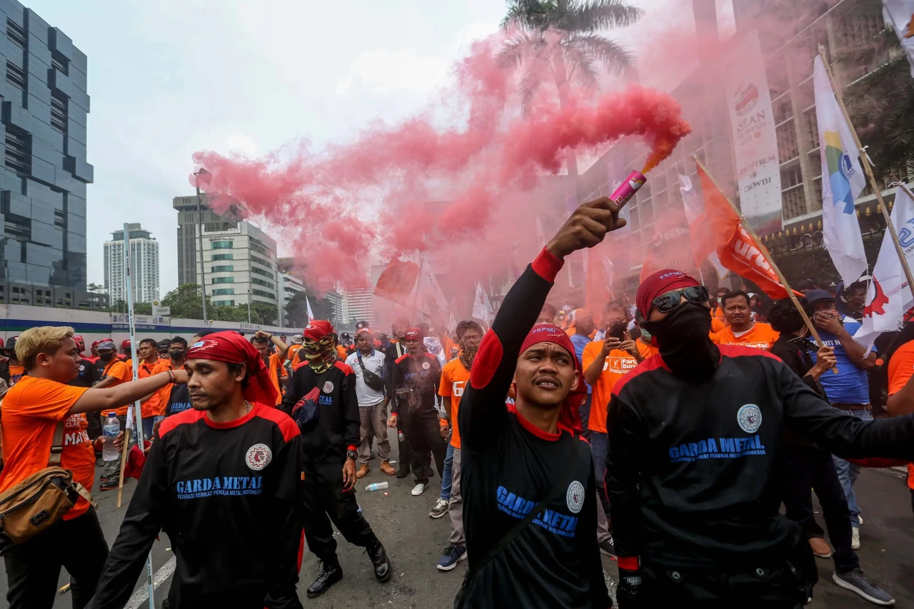 Serikat Buruh Gelar...