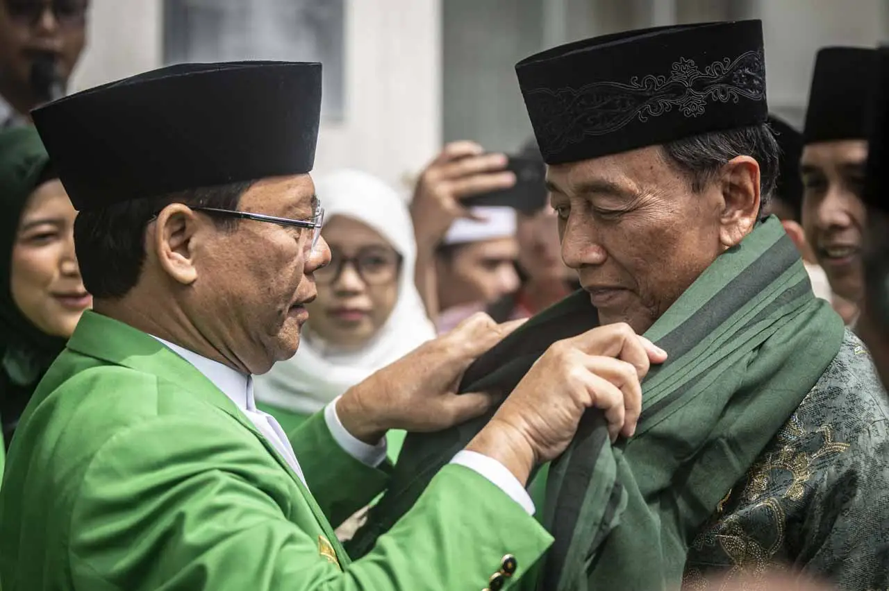 Wiranto Serahkan Daftar...
