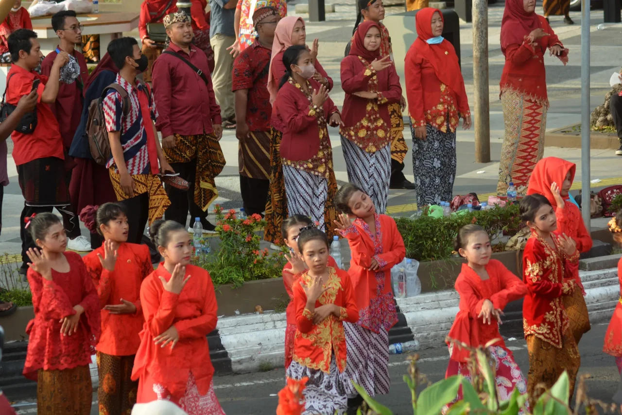 11.476 Penari Joget...