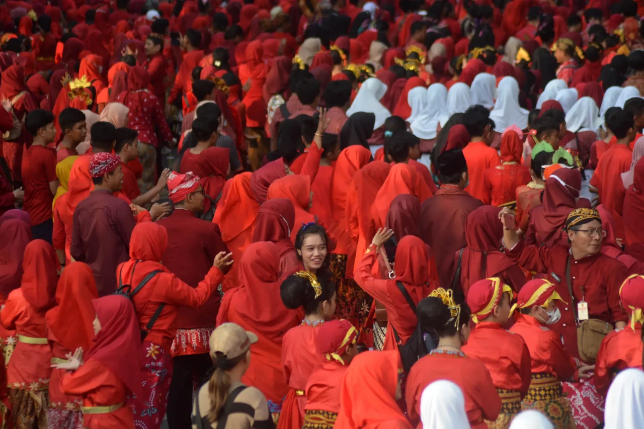 11.476 Penari Joget...
