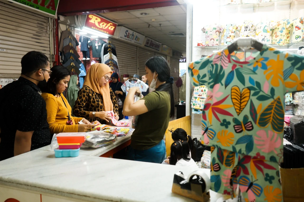 Pasar Tanah Abang Masih...