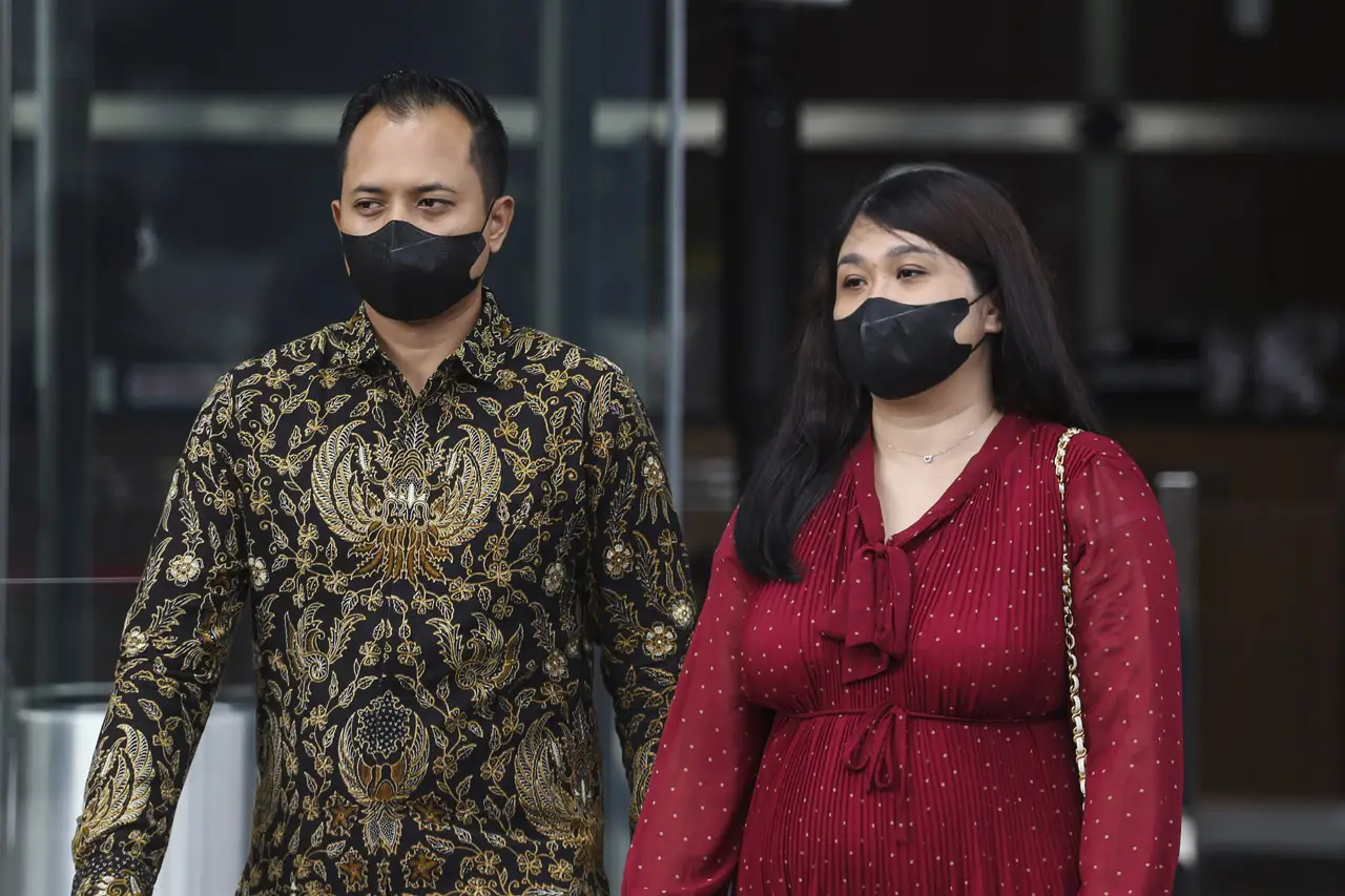 KPK Periksa PNS Kementerian...